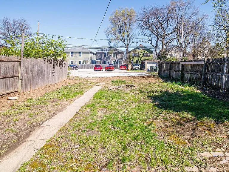 E 17th Ave — Photo 38