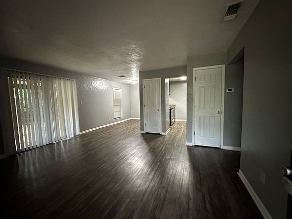 3rd image of 2002 Bradford Ct APT A