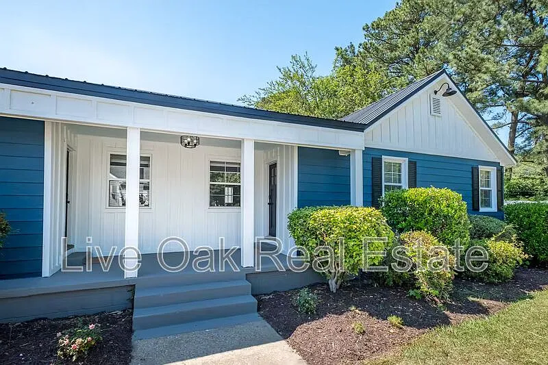 3 bed, 1.0 bath, 1000 sqft, $2,095 — Photo 1