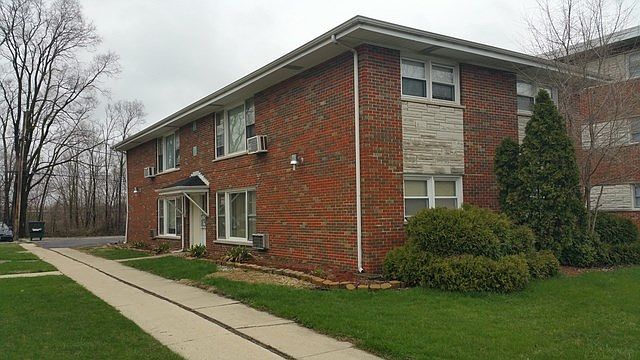 2nd image of 15316 Chicago Rd