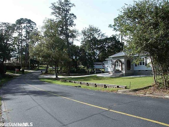 4th image of 2108 Club House Dr