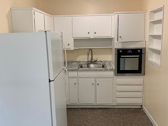 3rd image of 115 Lakeview Ave