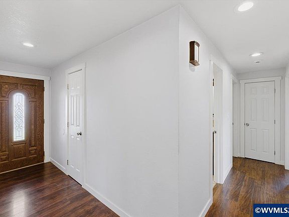 5th image of 585 45th Pl NE