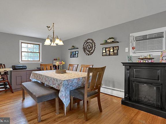 5th image of 71 Earl Dr