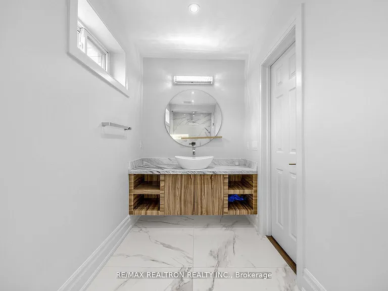 44 Pineway Blvd W — Photo 23