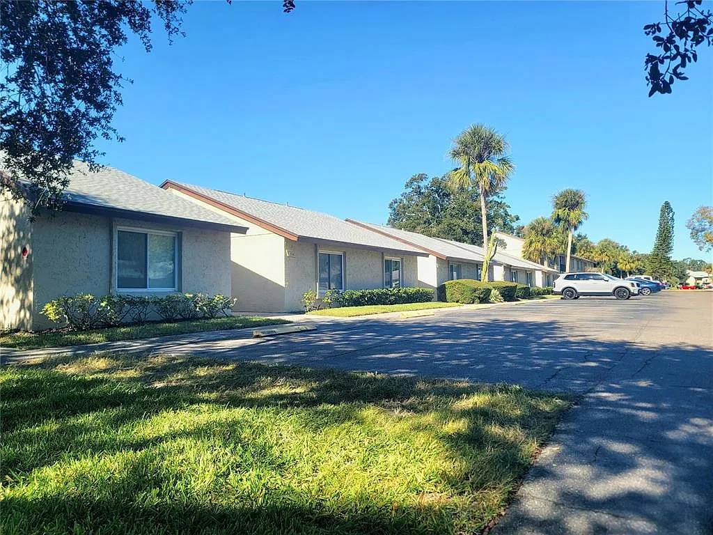1 bed, 1.0 bath, 590 sqft, $2,300 — Photo 2