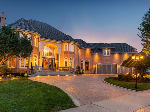 147 Los Lagos Dr, Bloomingdale, IL 60108