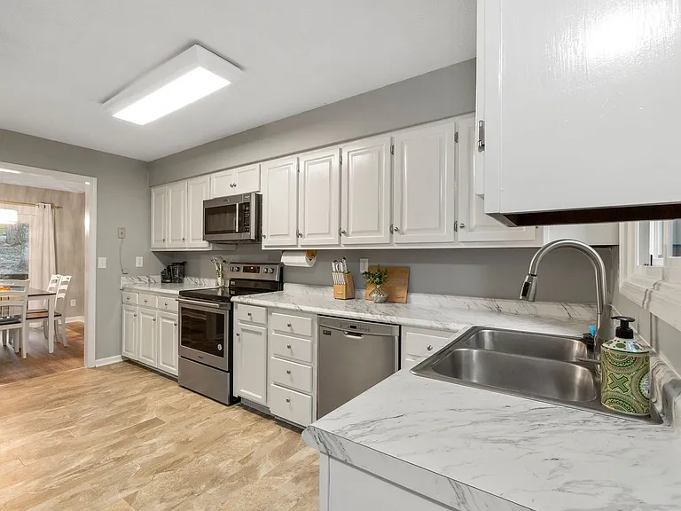 1207 Timbers Ln — Photo 4