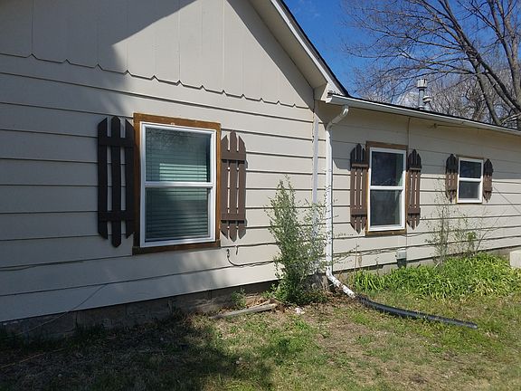 4th image of 302 N Willow St
