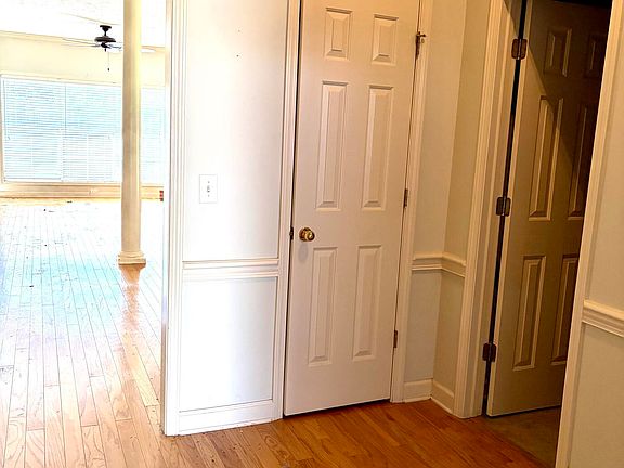 3rd image of 316 Creston Ct