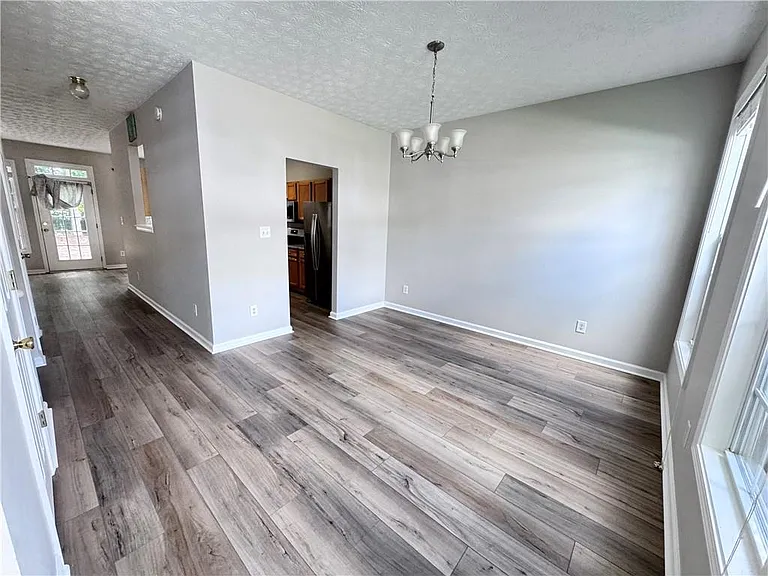 3044 Kentmere Dr — Photo 4