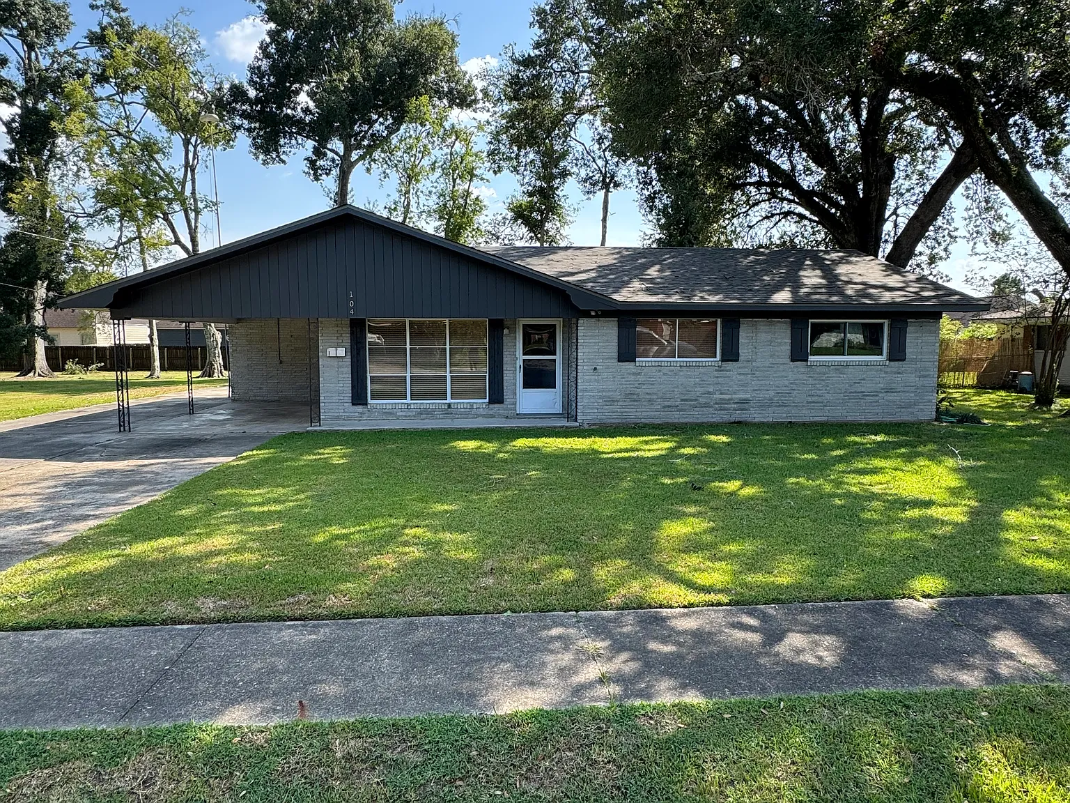 3 bed, 1349 sqft, $1,600 — Photo 1