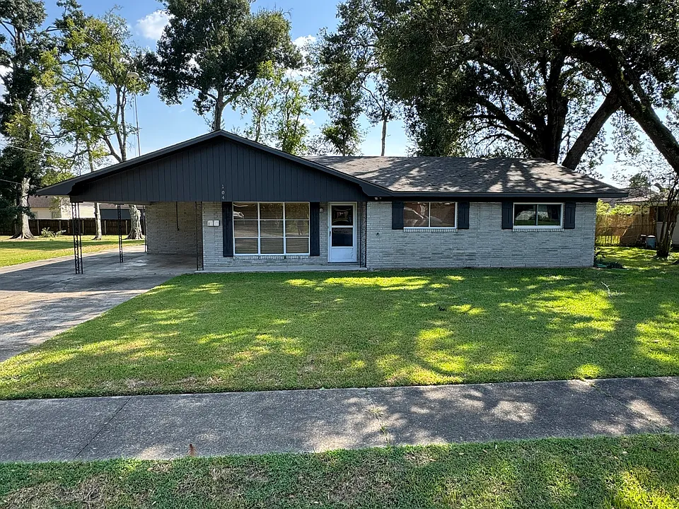 104 Lynn Dr