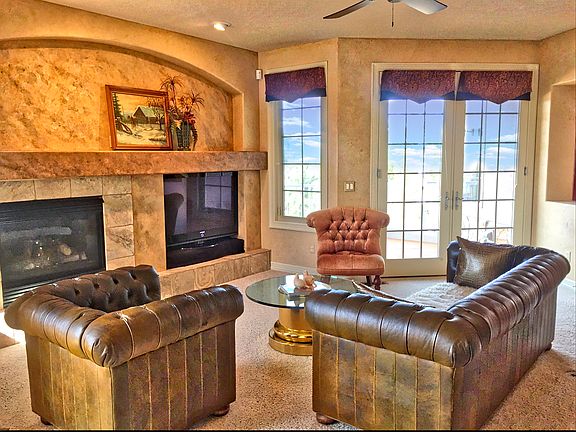 Main Floor Family Rom