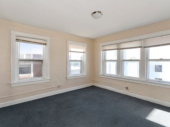 4th image of 412 W 33rd St APT 13