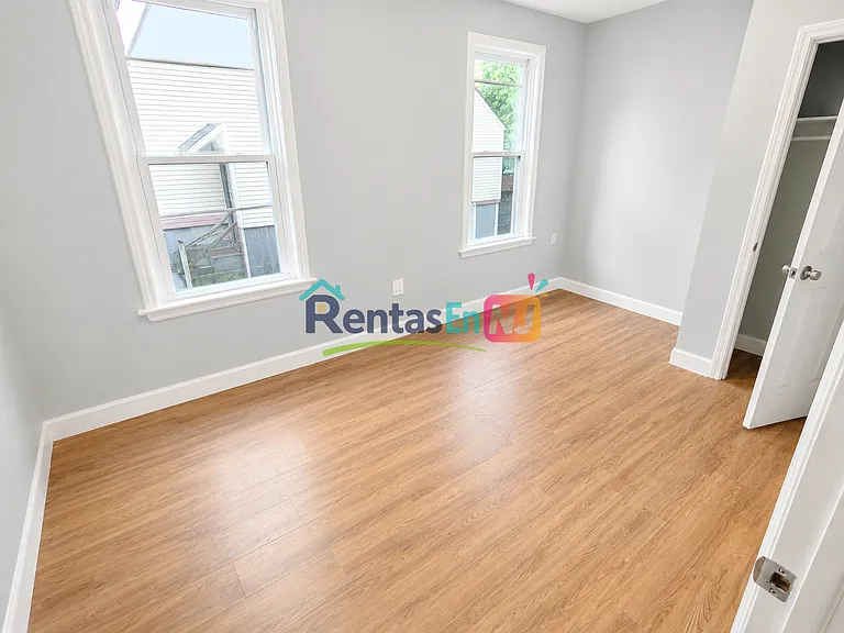 135 S Clinton St #1 — Photo 4