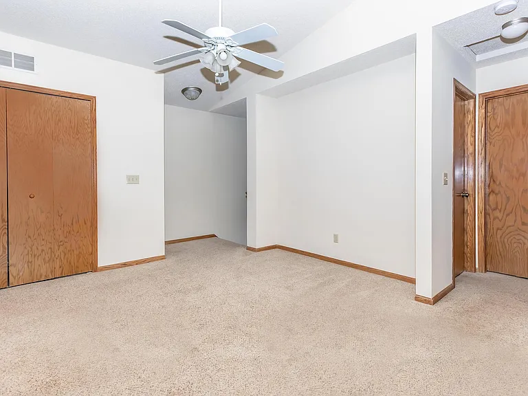 Parkview Manor — Photo 15