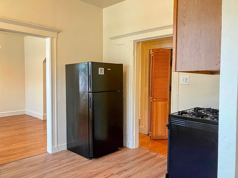 25 Hosmer St #3R — Photo 3