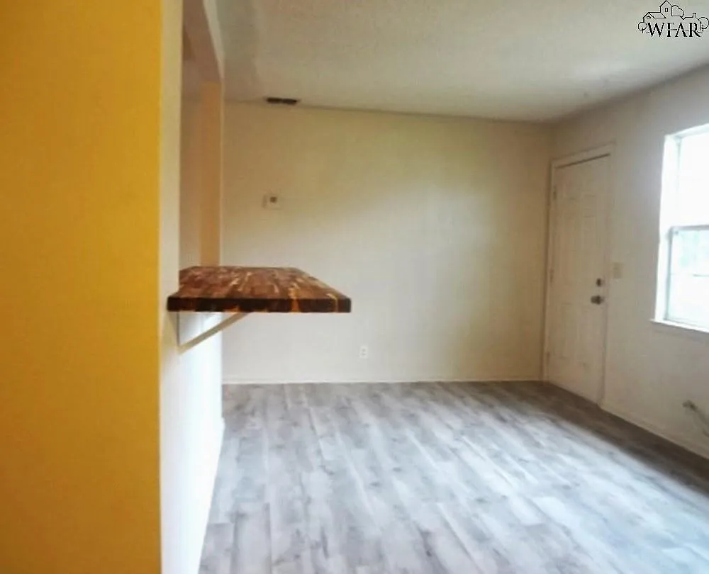 3 bed, 1.0 bath, 1269 sqft, $1,325 — Photo 3