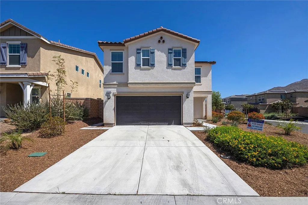 4 bed, 2.5 bath, 1869 sqft, $3,800 — Photo 1