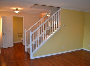 2824 Skylane Dr, Naperville, IL 60564