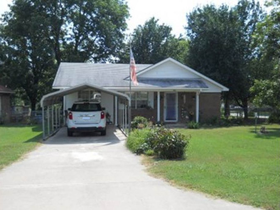 1st image of 809 W McIlroy St