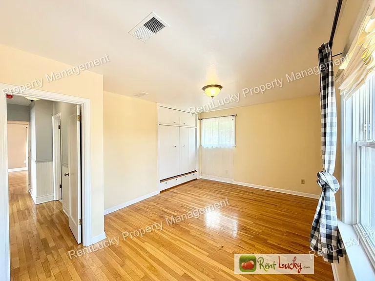 1612 Markham Ave NE — Photo 26