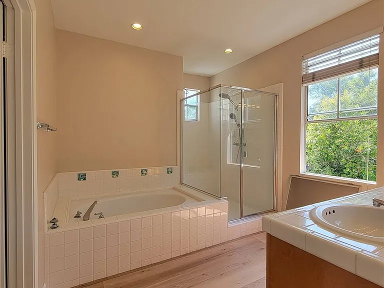 10 Del Ventura — Photo 9