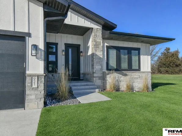 921 S 88th St, Lincoln, NE 68520