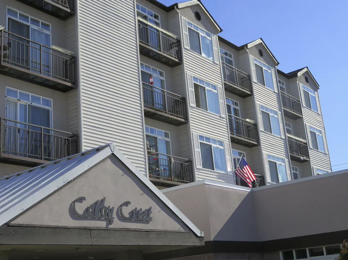 Colby Crest Apartments — Photo 2