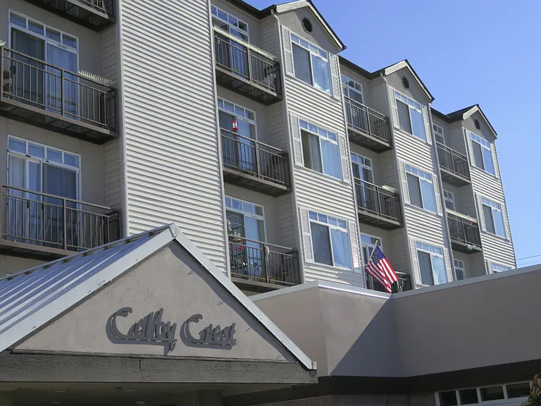 Colby Crest Apartments — Photo 2