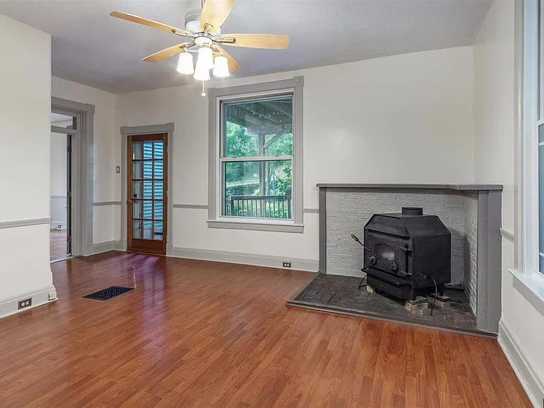 3658 Archer Ave #1 — Photo 13