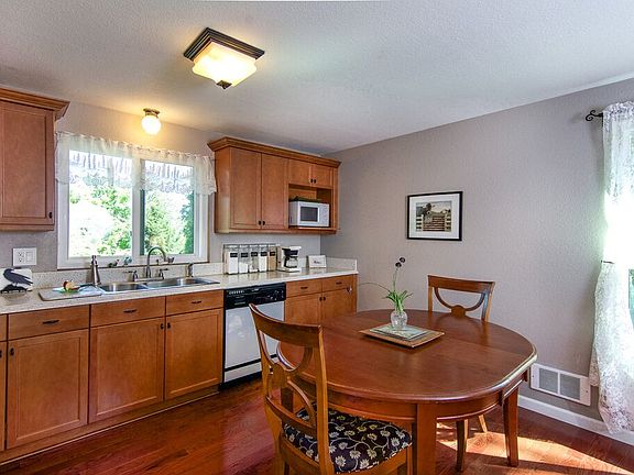 5th image of 26825 NE Anderson St