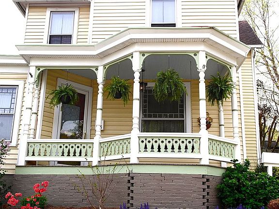 3rd image of 705 Eleanor St