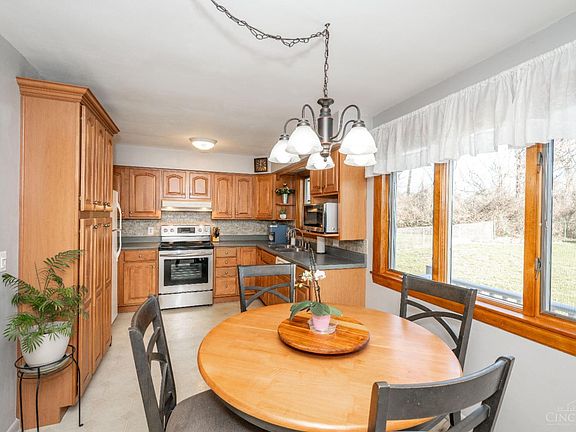5th image of 2564 Altura Dr