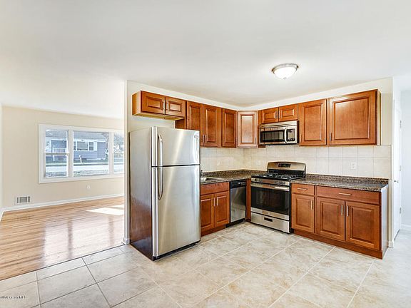4th image of 78 Bowline St