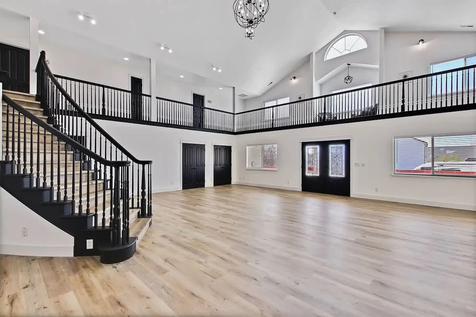 7 bed, 5.0 bath, $24,606 — Photo 1