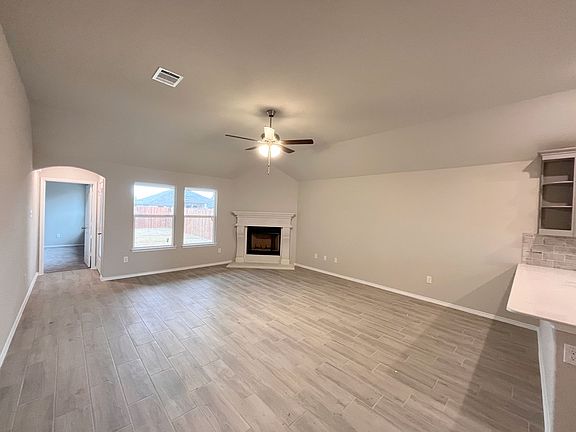 3rd image of 9932 Ginkgo Ln