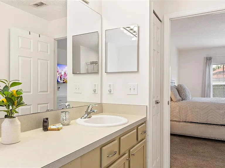 239 Carrera Ave — Photo 29