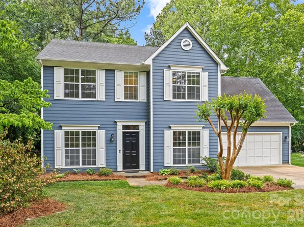 3213 Crescent Knoll Dr, Matthews, NC 28105