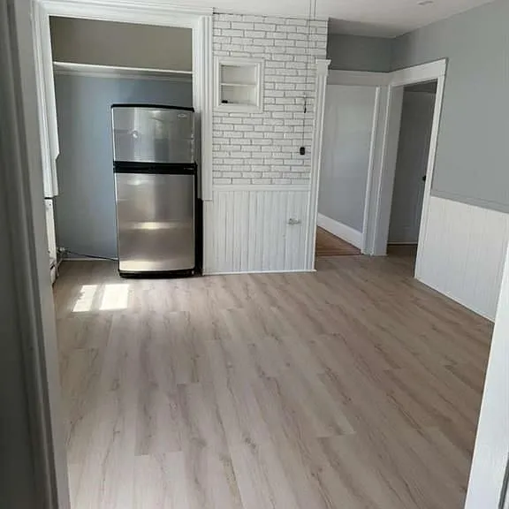 304 Webster Ave — Photo 2