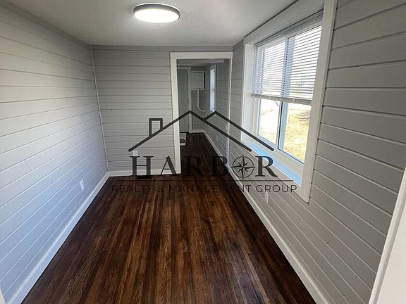 3rd image of 1603 6th Ave NW