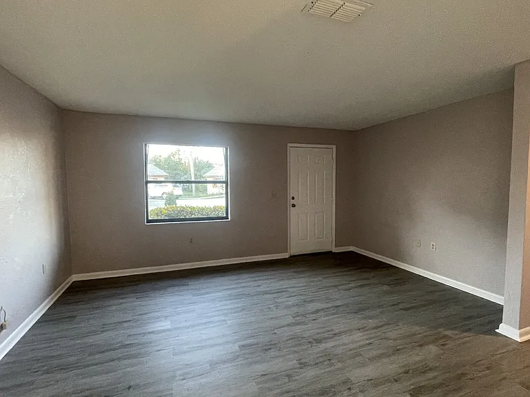493 Las Palmas Cir — Photo 2