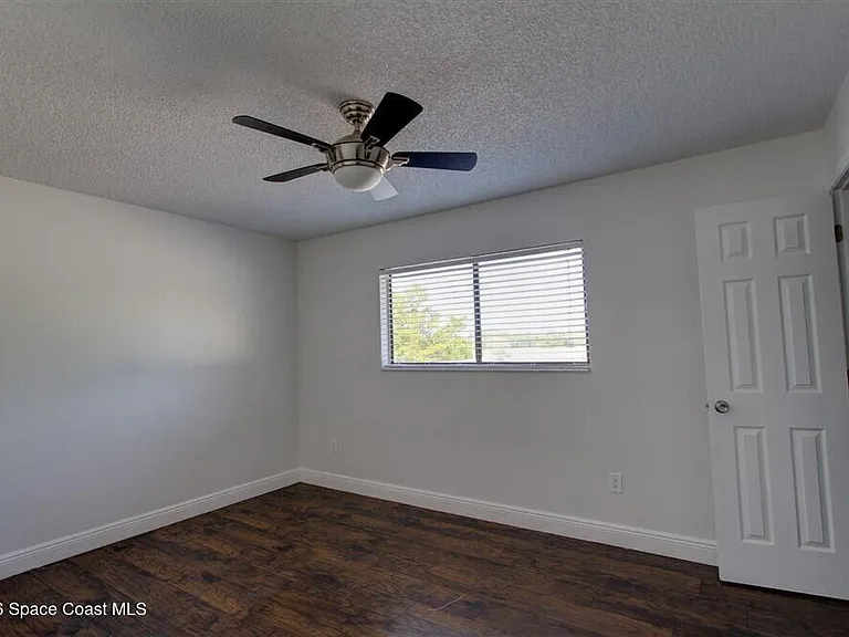 283 E Towne Pl — Photo 22