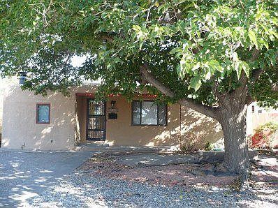 1st image of 940 Palomas Dr SE
