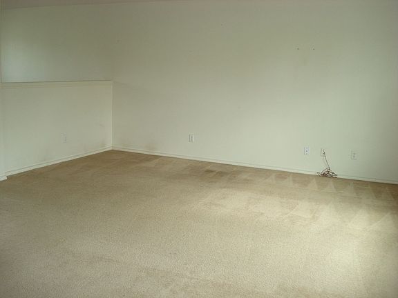 4th image of 26310 Meredith St