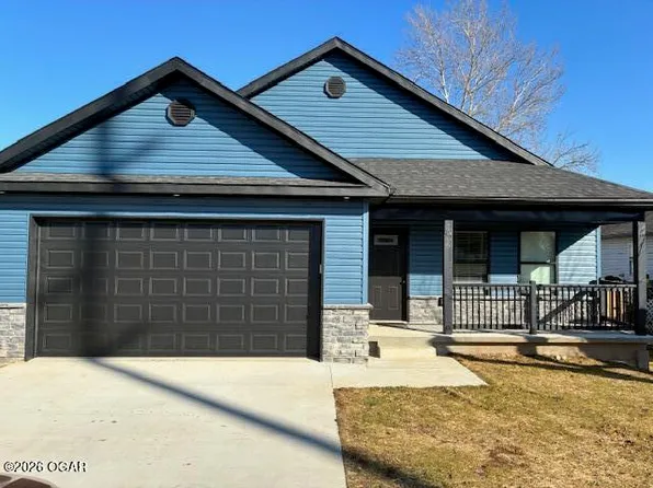 1506 Sophia St, Carthage, MO 64836