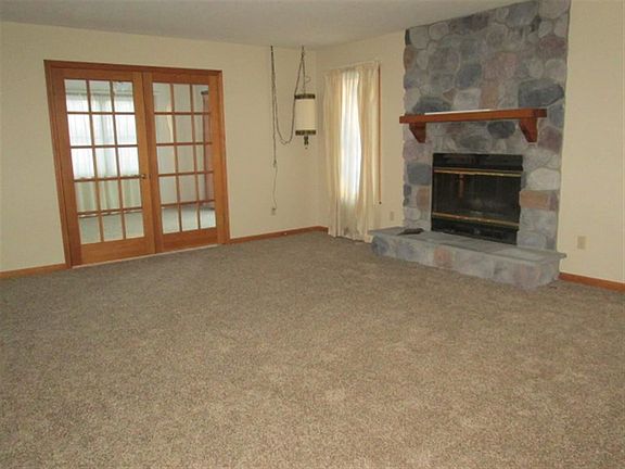 5th image of 601 Danbury Dr