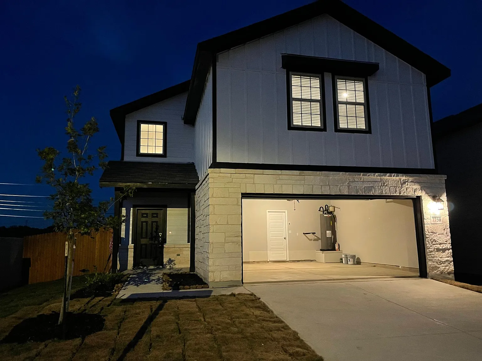 4 bed, 2.5 bath, 2200 sqft, $2,400 — Photo 1