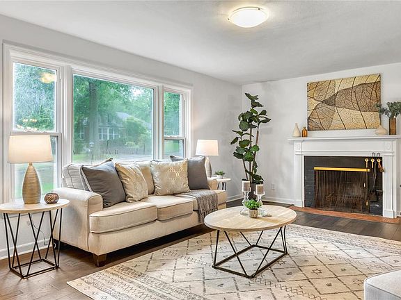 5th image of 8417 Stanford Ave
